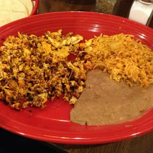 Huevos con chorizo lunch plate for $5.50