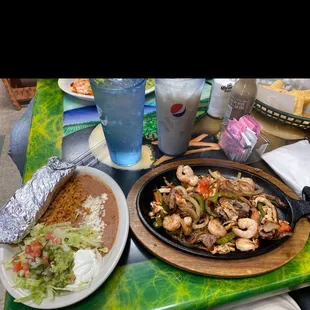 Fajitas Jalisco, queso and horchata !