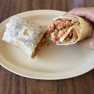 Huevo con chorizo burrito