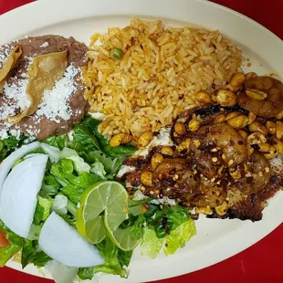 Filete de pescado con cacahuetes
