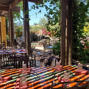 an outdoor dining area