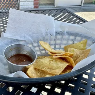 YES, homemade CHIPS and SALSA do make a difference. Rico!