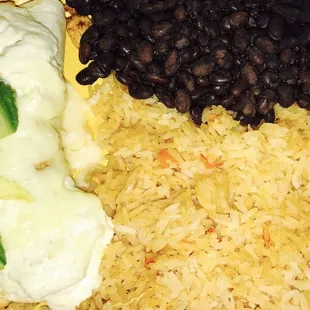 Simply the perfect place, chosen by satisfied customers to enjoy delicious food as well as their favorite drinks