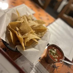 Fresh cut tortilla chips and fresh salsa!  Da best!