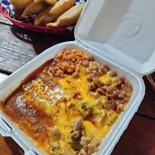 We ordered 2 different meals and I took a pic of each.. honestly can't tell them apart.