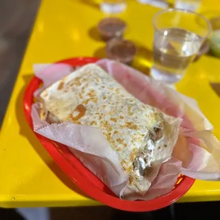 Super Quesadilla Suiza w Carnitas