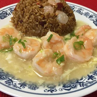 Shrimp and Lobster Sauce with House Fried Rice Arroz Especial de la Casa con Camarones en Salsa Langosta