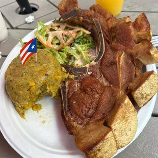 Chuleta kan kan and mofongo