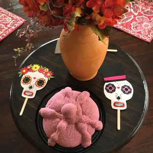I had the best pan de muertos tonight in honor of Dia de los Muertos.