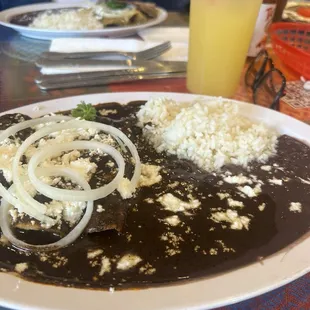 Mole enchiladas