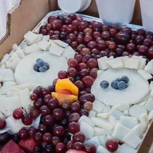 Beyond expectations! Wonderful and artistic for my sons 1st birthday party (happy feet theme)he was able to make him a penguin