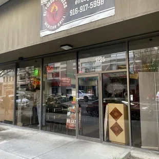 the outside of a restaurant