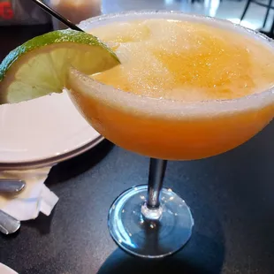 Frozen mango margarita