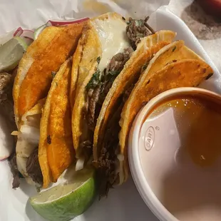 Birria Taco. Consume.