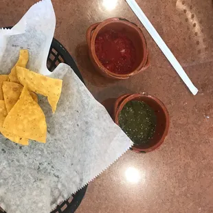 Amazing chips and salsa. Great service and very friendly