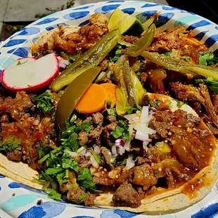 2 carnitas, 2 Carne asada