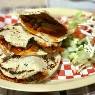 VEGETARIAN -Sopes de nopal ( you can replace your meat with nopales)