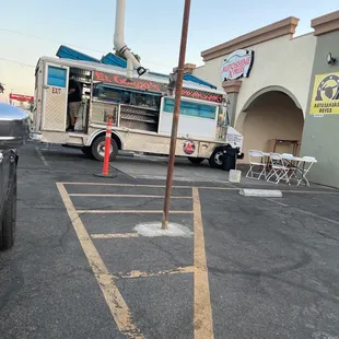 expensive ass placeee !! not even a restaurant !!!
