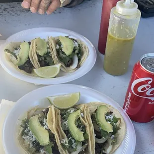 Tacos de fajita con todo  The green sauce my favorite