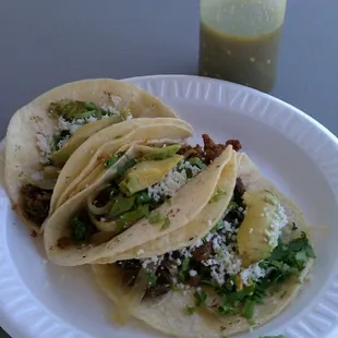 Tacos de fajita, barbacoa, y al pastor