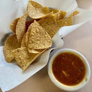 Chips and salsa gratis