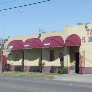 the outside of a restaurant
