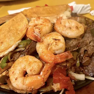 Parillada Mixta for one. Meh.