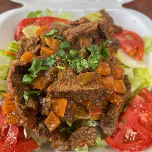 Mofongo relleno de churrasco en salsa criolla