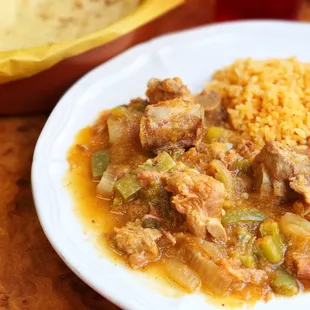 Costellitas de Puerco con Nopales in Chile Verde