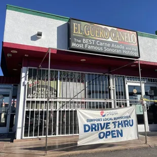 the entrance to the restaurant