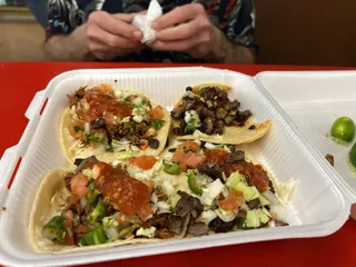 Mercado Y Carniceria La Mexicana