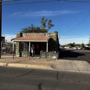 Front of El Horseshoe Restaurant