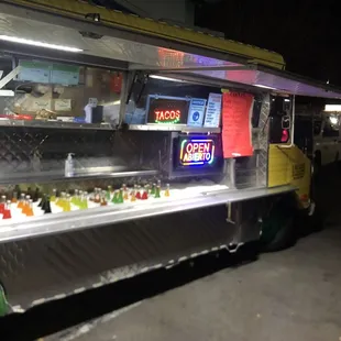 Tacos yum. Bien. Bueno.