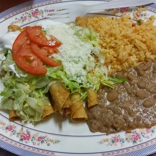 Taquito(beef) plate w/rice n beans. I think there was 6 of them...nom nom nom