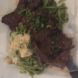 Tallarines Verdes con Churrasco