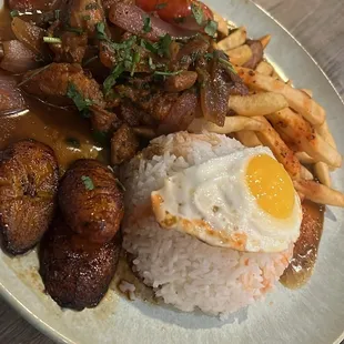 Pollo saltado