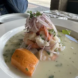 Ceviche De Pescado Y Camarones