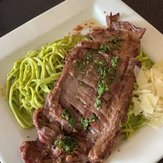 Tallarines Verdes con Churrasco