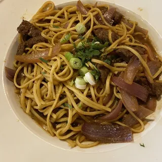 Tallarines Saltado de Carne