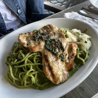 Tallarines Verdes con Pollo a la Parilla