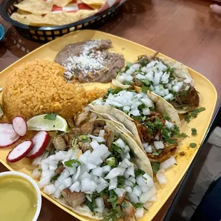 Muy authentico comida Mexicana.  Deliciosa.