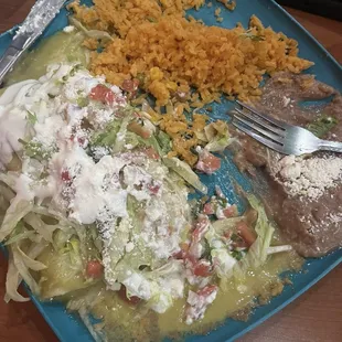 Chicken enchilada with green sauce and rice beans