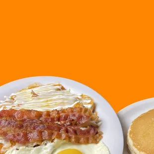 Gallito - 2 eggs, 2 bacon strips, 2 pancakes &amp; chilaquiles