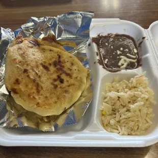 Chicharron &amp; pollo pupusa