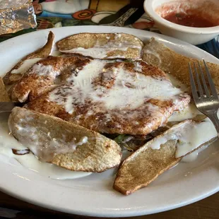 Pollo Con Papas (seasoned chicken with potato slices)