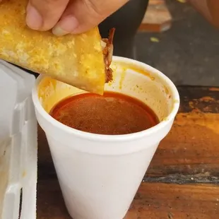 Birria taco &amp; consommé