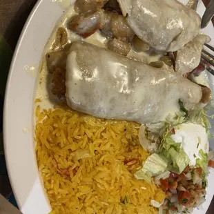 a plate of mexican food