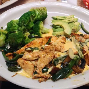 Seasoned Chicken with Poblano queso sauce! With a side of steamed broccoli and avocados!