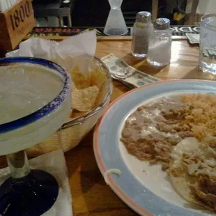 I really hate mexican food but these margaritas are makn me liky