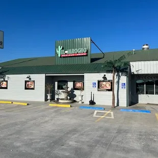 the outside of a restaurant